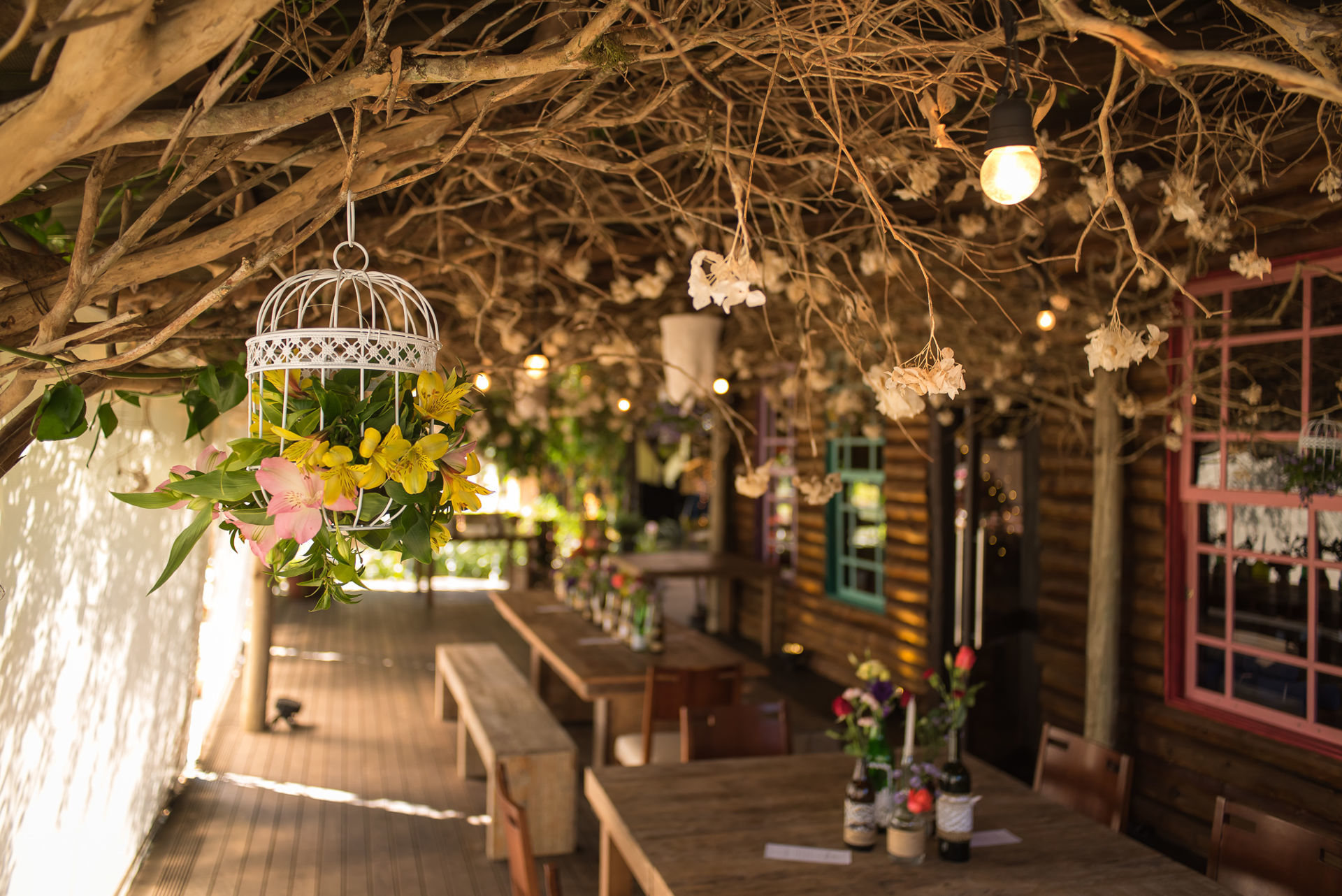 decoração diy casamento garrafas flores
