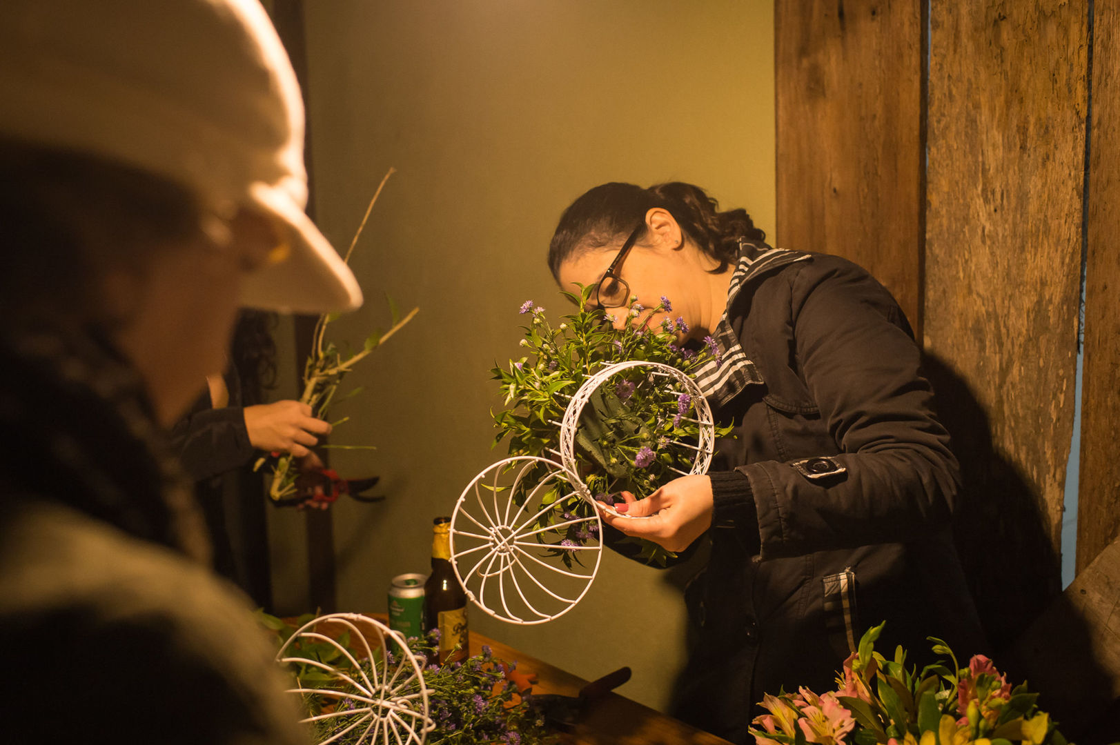 montagem arranjos casamento diy